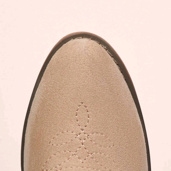 Women's Fashionable Mid-Calf Boots Suitable For Vacation - Picture 6 of 7